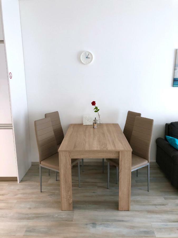 Beerhouse - Stein Apartment Bratislava Bagian luar foto